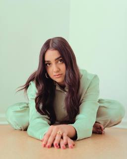 Geraldine Viswanathan feet photo thumbnail