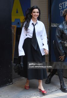 Geraldine Viswanathan feet photo thumbnail