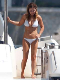 Geri Horner feet photo thumbnail