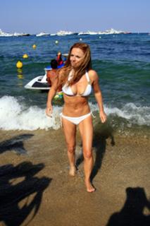 Geri Horner feet photo thumbnail