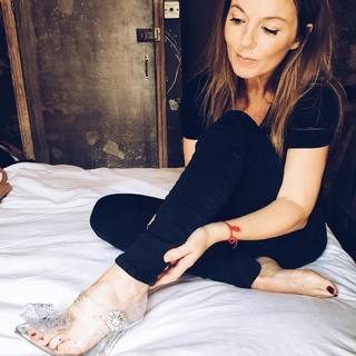 Geri Horner feet photo thumbnail
