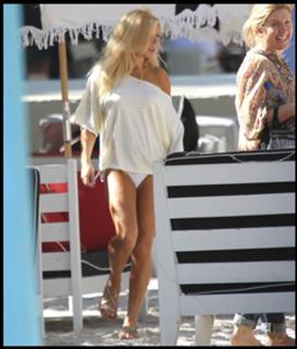 Geri Horner feet photo thumbnail