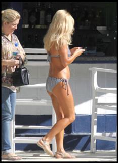 Geri Horner feet photo thumbnail