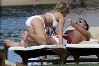 Geri Horner feet photo thumbnail