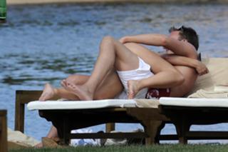 Geri Horner feet photo thumbnail