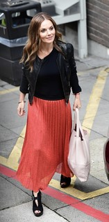 Geri Horner feet photo thumbnail