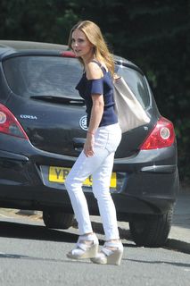 Geri Horner feet photo thumbnail