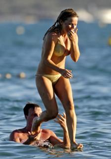 Geri Horner feet photo thumbnail