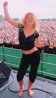 Geri Horner feet photo thumbnail