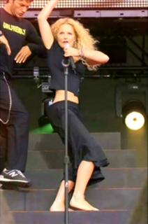 Geri Horner feet photo thumbnail