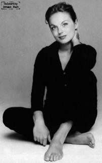Geri Horner feet photo thumbnail