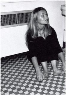 Geri Horner feet photo thumbnail