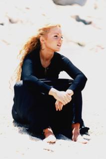 Geri Horner feet photo thumbnail