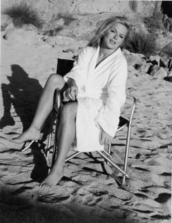 Geri Horner feet photo thumbnail