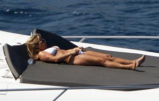 Geri Horner feet photo thumbnail