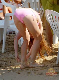 Geri Horner feet photo thumbnail