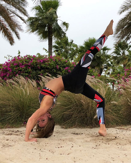 Geri Horner feet photo thumbnail