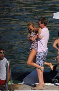 Geri Horner feet photo thumbnail