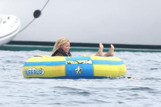Geri Horner feet photo thumbnail