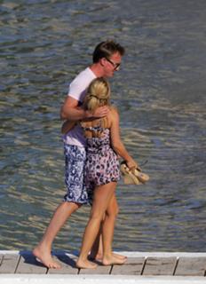 Geri Horner feet photo thumbnail