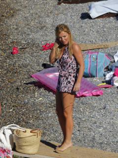 Geri Horner feet photo thumbnail