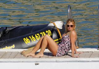 Geri Horner feet photo thumbnail