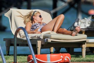 Geri Horner feet photo thumbnail