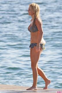 Geri Horner feet photo thumbnail