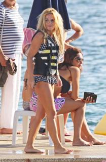 Geri Horner feet photo thumbnail