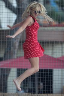 Geri Horner feet photo thumbnail