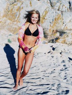 Geri Horner feet photo thumbnail