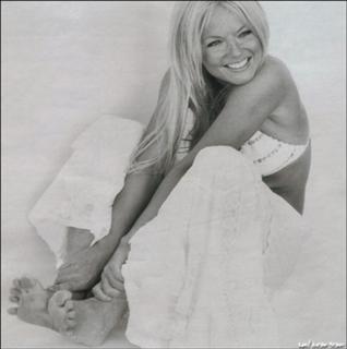 Geri Horner feet photo thumbnail