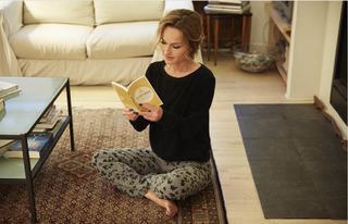 Giada De Laurentiis feet photo thumbnail