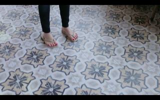 Giada De Laurentiis feet photo thumbnail
