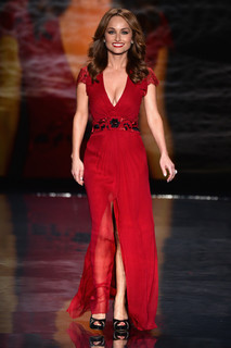 Giada De Laurentiis feet photo thumbnail