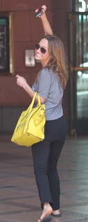 Giada De Laurentiis feet photo thumbnail