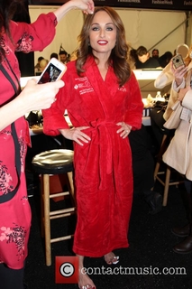 Giada De Laurentiis feet photo thumbnail