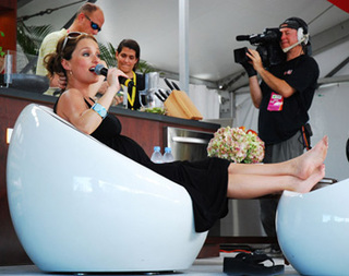 Giada De Laurentiis feet photo thumbnail