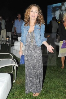 Giada De Laurentiis feet photo thumbnail