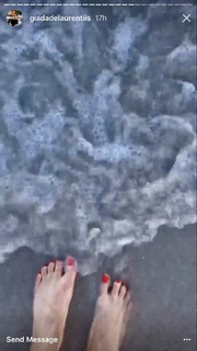 Giada De Laurentiis feet photo thumbnail