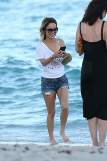 Giada De Laurentiis feet photo thumbnail