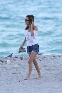 Giada De Laurentiis feet photo thumbnail