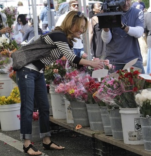 Giada De Laurentiis feet photo thumbnail