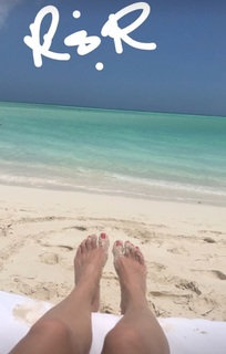 Giada De Laurentiis feet photo thumbnail