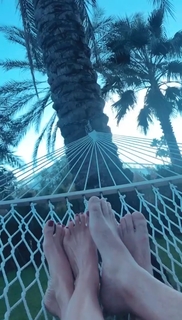Giada De Laurentiis feet photo thumbnail