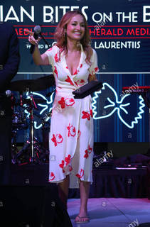 Giada De Laurentiis feet photo thumbnail