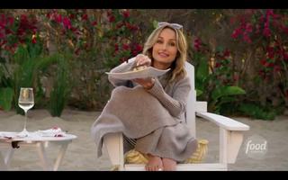Giada De Laurentiis feet photo thumbnail