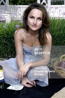 Giada De Laurentiis feet photo thumbnail