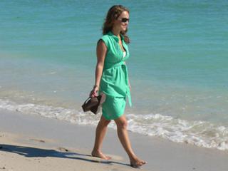 Giada De Laurentiis feet photo thumbnail