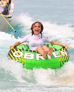 Giada De Laurentiis feet photo thumbnail